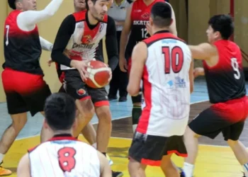 Con un triple en los últimos cinco segundo Carpinteros del Sur avanzó a la último de los Play In