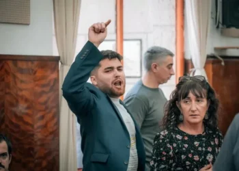 Un concejal se puso una remera con el desliz contra Cristina y desató un escándalo en Mar del Plata