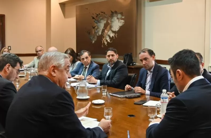 Karina Milei subió al hermano de Adorni al primer aldea de la lista de La Plata