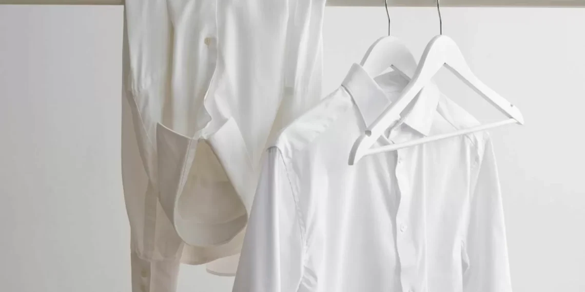 Un ardid con más de dos millones de visitas para soplar las manchas de sudor de la ropa: “También lo añado en la lavadora”