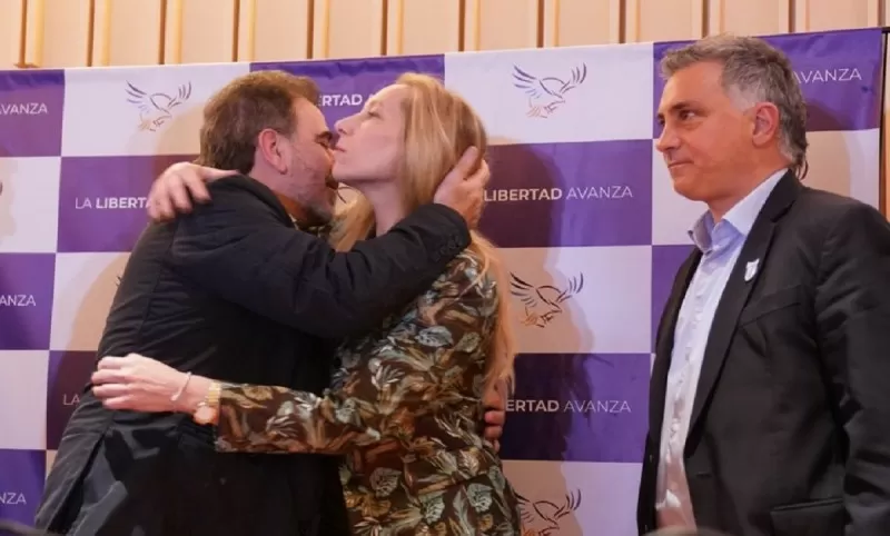 Karina excluyó a Santiago Caputo del botada de la alianza con el PRO y lo corre de las listas