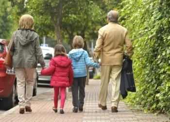 Día de los Abuelos 2025: Casi la centro cuida de sus nietos a diario