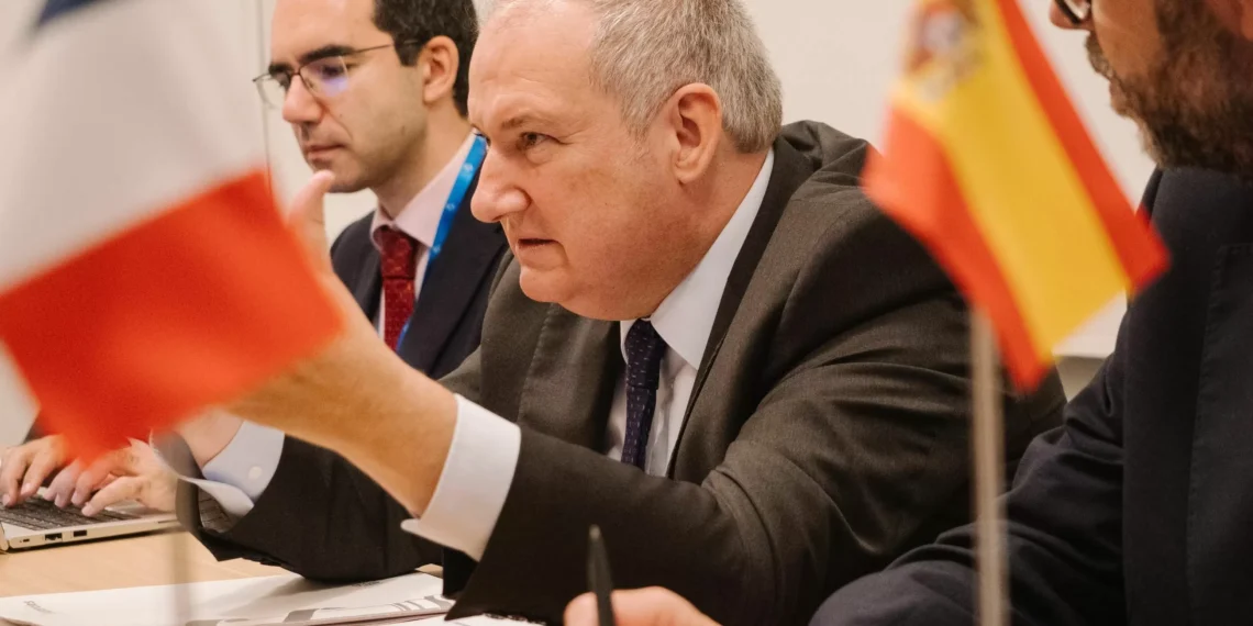 Hereu traslada a Séjourné la prisa de impulsar el Plan de Acción de la Automoción y agregar las líneas del Plan del Acero