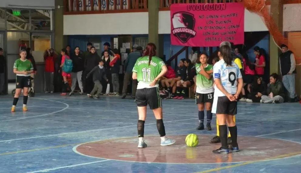 Siempre Verde sin desafiar se mantiene como única líder del futsal femenino
