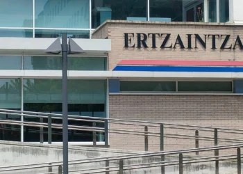 Detenida por besar en la boca a un bebé en Bilbao