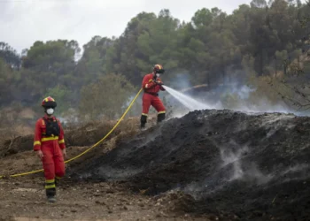 Muere un técnico forestal que participaba en la extinción del ignición de Paüls, en Tarragona