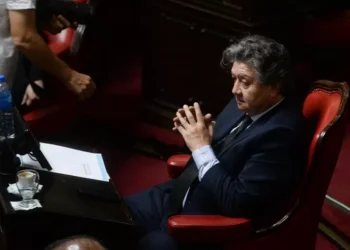 Los desencantados de Milei armaron dos frentes y el peronismo se entusiasma con darle ademán