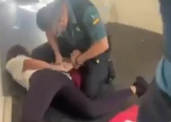 Incidente en un avión en valor: Desalojan a un grupo de adolescentes judíos franceses e Israel lo considera un acto “antisemita”