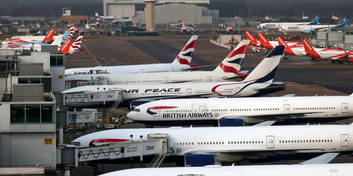 Un “conflicto técnico” paraliza temporalmente todas las salidas de vuelos del Reino Unido