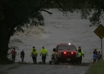 Las inundaciones en Texas causan al menos 25 muertos