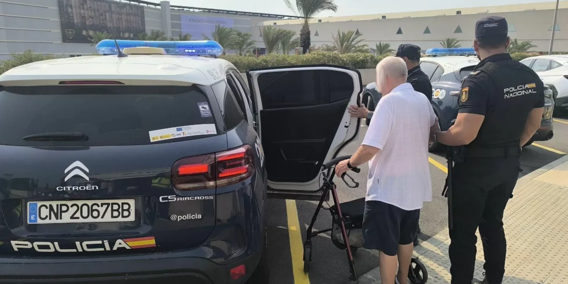 Detenido un viejo con andador tras robar a una turista en el aeropuerto de Palma