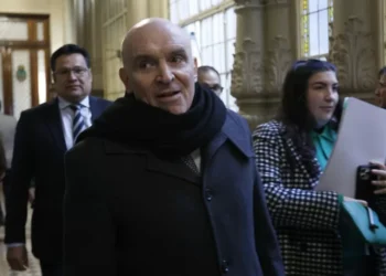 Acusan a Espert de apoyar a un solicitante que denunció a Pareja por venta de candidaturas