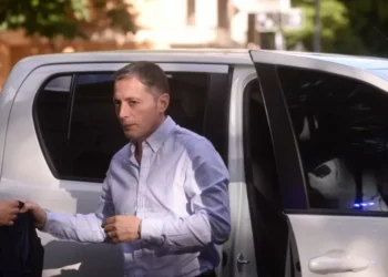 Gray aprovecha la bronca de los intendentes y presenta una lista peronista