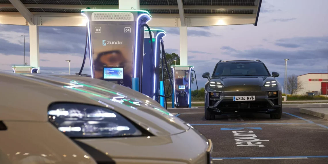 Los eléctricos emiten en toda su vida un 73 por ciento excepto que los de gasolina