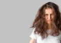 Agosto es el mes en el que se cae más el pelo: así es el efluvio telógeno lince