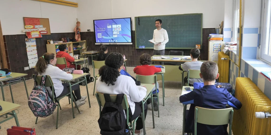 La repetición escolar cae a mínimos, pero hace falta algo más que pincho estadística