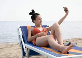Un farmacéutico alerta sobre el rendimiento del agua oxigenada en la playa: “Producirá manchas para siempre”