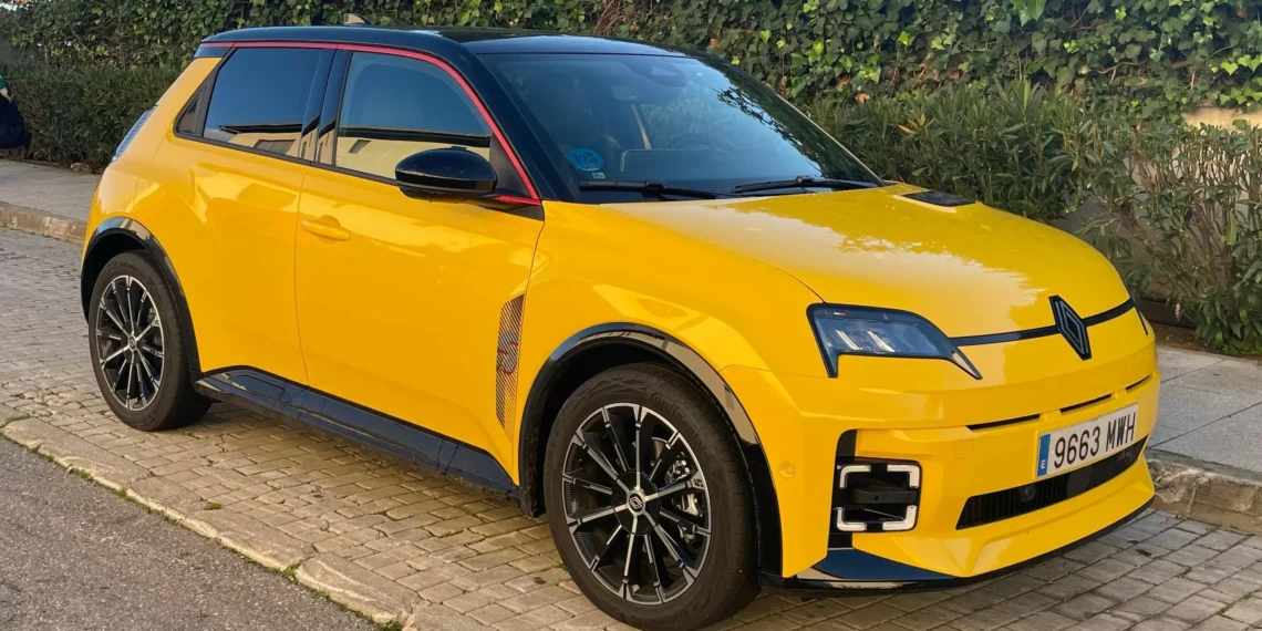 Renault 5 E-Tech Iconic Cinq, la nostalgia se electrifica, pero no es perfecta