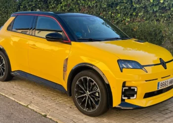 Renault 5 E-Tech Iconic Cinq, la nostalgia se electrifica, pero no es perfecta