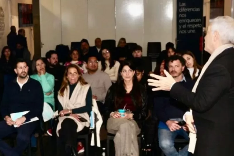 Los candidatos del peronismo en La Plata realizaron una galopada de actualización en gestión pública