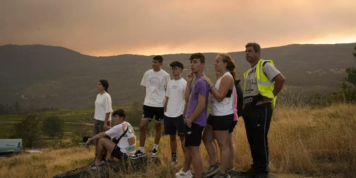 Se levanta el expatriación de los vecinos afectados por el incendio de A Cañiza (Pontevedra)
