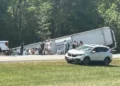 Al menos cuatro muertos, entre ellos un niño, al volcar un autobús turístico al norte del brazo de Nueva York