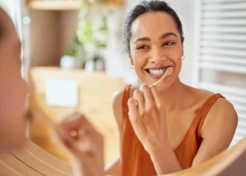 El cepillo de dientes se debe cambiar después de un resfriado por azar de recaída