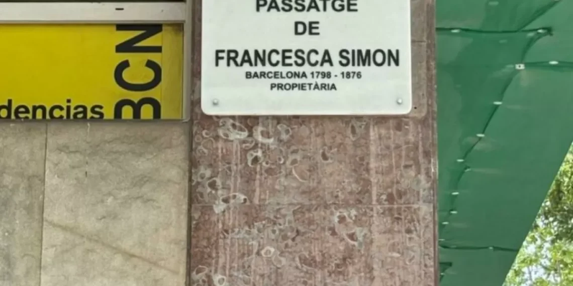 Barcelona recupera los nombres ocultos de tres mujeres en tres pasajes del Eixample