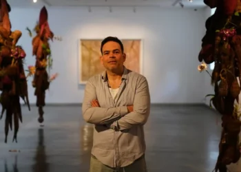 Andrés Paredes en el recinto Sívori: seres míticos, cosmos y tierra colorada