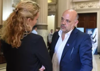 Karina cerró el partido en la provincia y le dio la grifo a Charlie Curestis