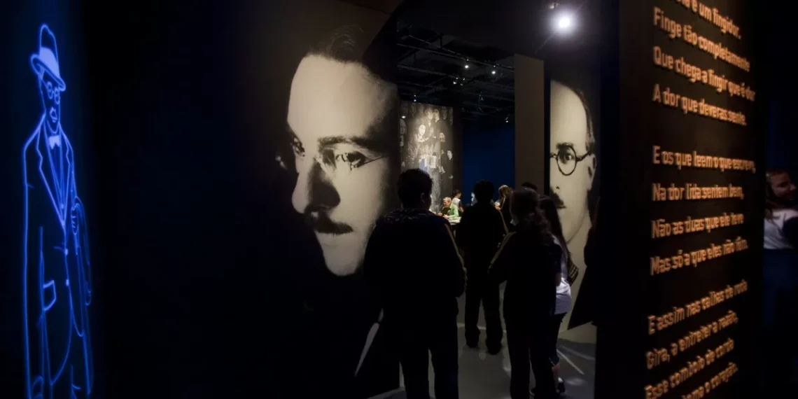 El biógrafo de Fernando Pessoa vuelve al escritor portugués empero despojándolo de mitos