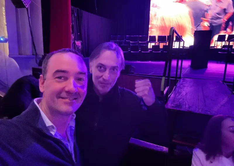 El ñaño de Adorni quiso retomar la campaña en La Plata pero lo gastan con el 3% para Karina