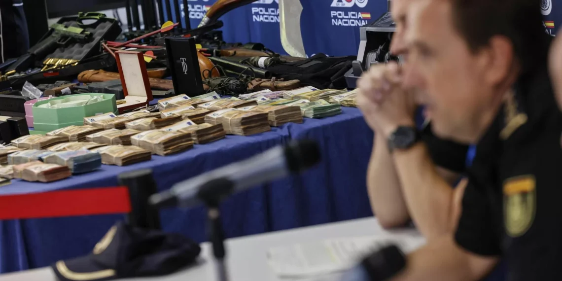 La Policía Nacional desarticula una organización que introducía cocaína a gran escala a través del puerto de valía