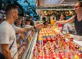 La Boqueria intenta frenar la venta de zumos, paellas y brochetas que baza gustan a los turistas