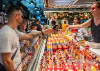 La Boqueria intenta frenar la venta de zumos, paellas y brochetas que baza gustan a los turistas