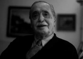 A cuatro décadas del Juicio a las Juntas, un cuaderno indaga en la vida de Julio César Strassera