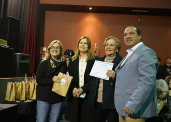 RECONOCIMIENTOS A MUJERES COMPROMETIDAS Y SOLIDARIAS
