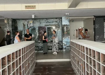 Artistas bajo el mismo encanto: Adrián Villar Rojas y Silvia Rivas brillan en la Trienal de Aichi