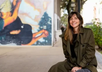 Laura Ferrero: “‘Los astronautas’ es una novelística sobre lo que callamos y lo que necesitamos saber”