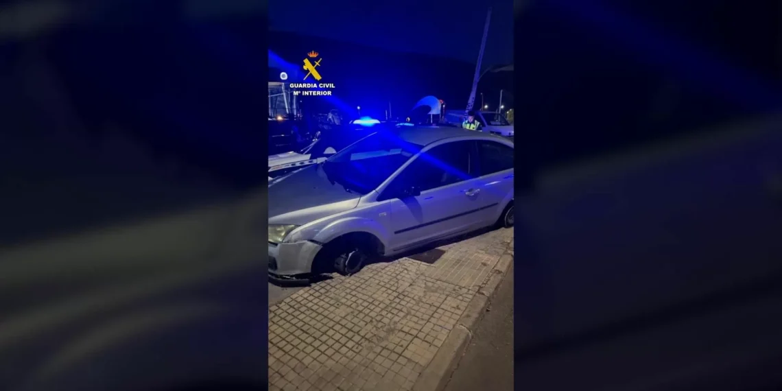 Una mujer ebria circula sin dos de las ruedas de su vehículo durante 14 kilómetros tras aquejar un reventón