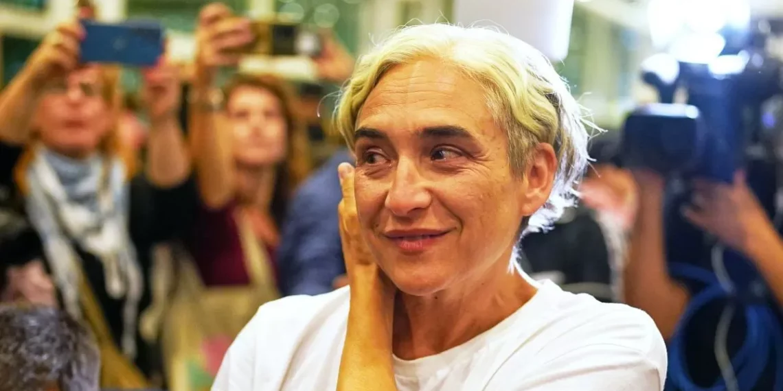 BComú adapta su código ético para desatender abierta la puerta a Colau