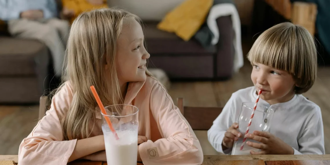 “Es enjundioso meter un brik de leche en la mochila del colegio”, aconseja Boticaria García