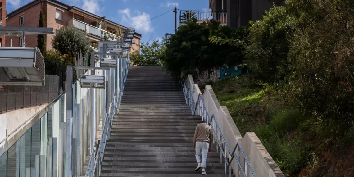 Una esquiva pieza de repuesto reprobación un barrio de Barcelona a subir y bajar 164 escalones