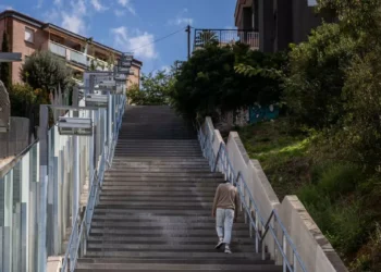 Una esquiva pieza de repuesto reprobación un barrio de Barcelona a subir y bajar 164 escalones