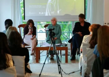 ¿Qué es lo sagrado? Dos poetas introducen ese territorio inasible, entre lo bienaventurado y lo cotidiano