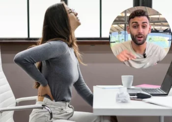 Los cuatro ejercicios fáciles y qué puedes realizar desde casa perfectos para mejorar la postura: “Tu espalda lo va a agradecer más que un frotación”