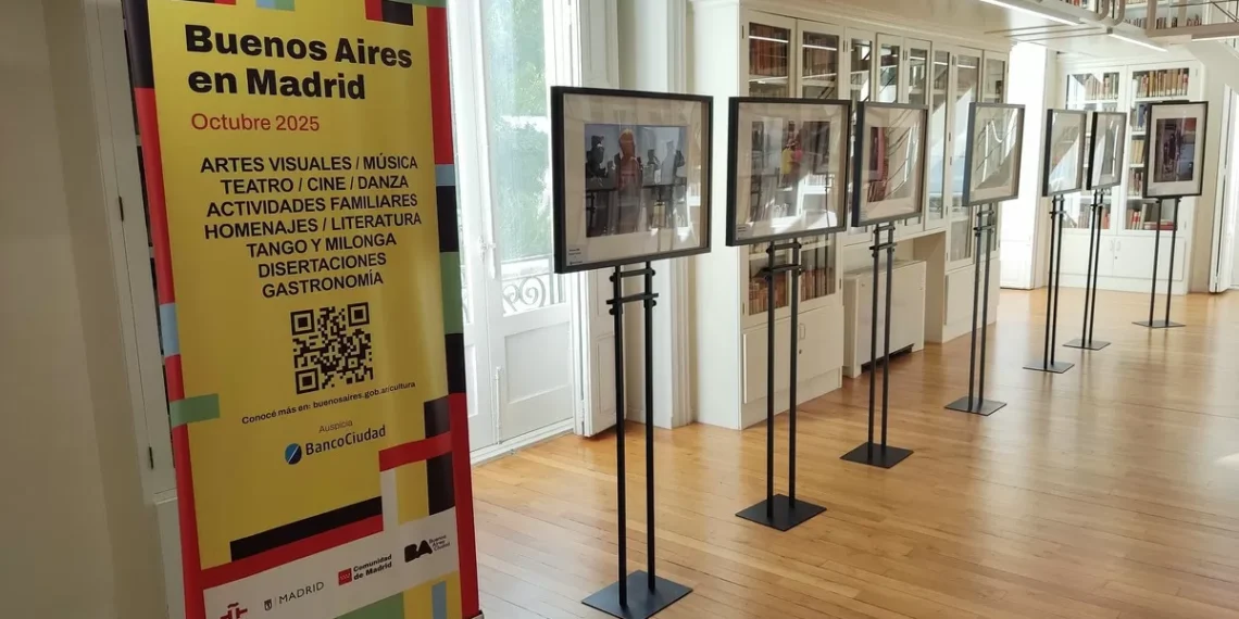 La biblioteca de Ortega y Gasset en Madrid recibe una acuse de fotografías de porteños