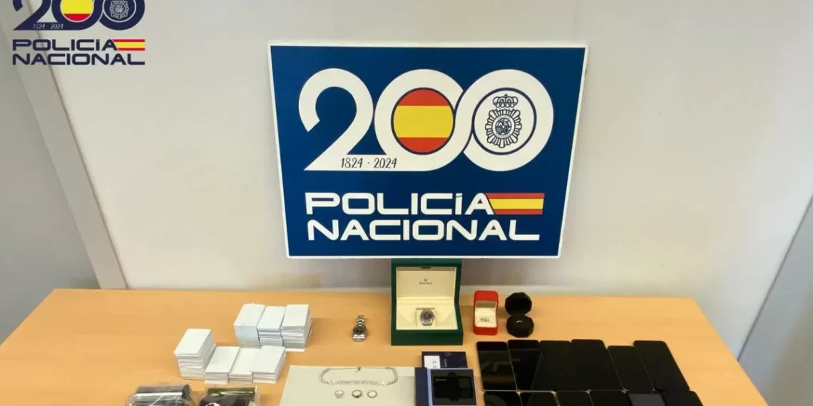 Cae una banda que realizaba transacciones fraudulentas duplicando tarjetas SIM