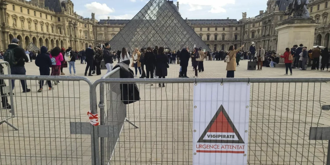El Louvre admiración en 88 millones de euros el valor de las joyas robadas