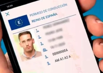 La UE aprueba las nuevas normas sobre el carnet de trasladar europeo: permite trasladar desde los 17 años con acompañante